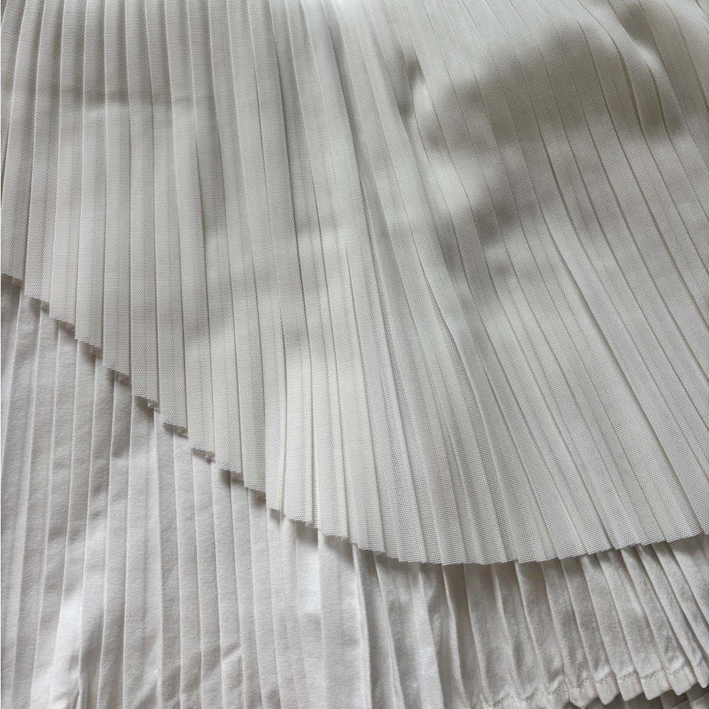 LULULEMON Tiered Pleats HR Tennis Skirt WHITE,
2 Chic White Layered Mini Skirt - Picture 5 of 8